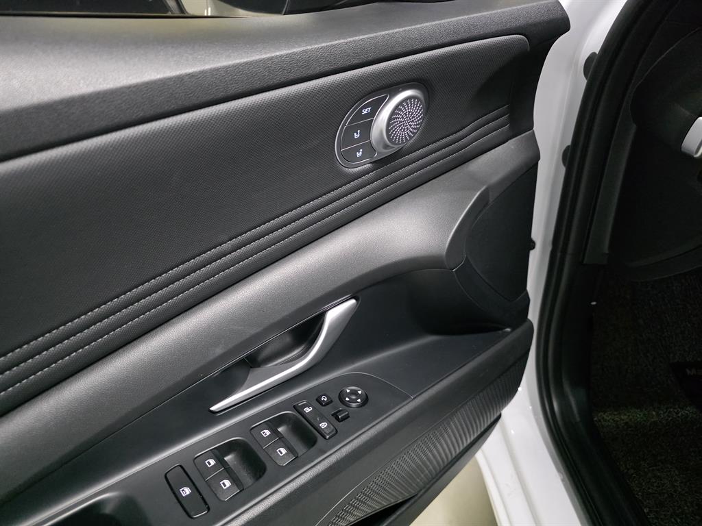 HYUNDAI Avante - Vista 8