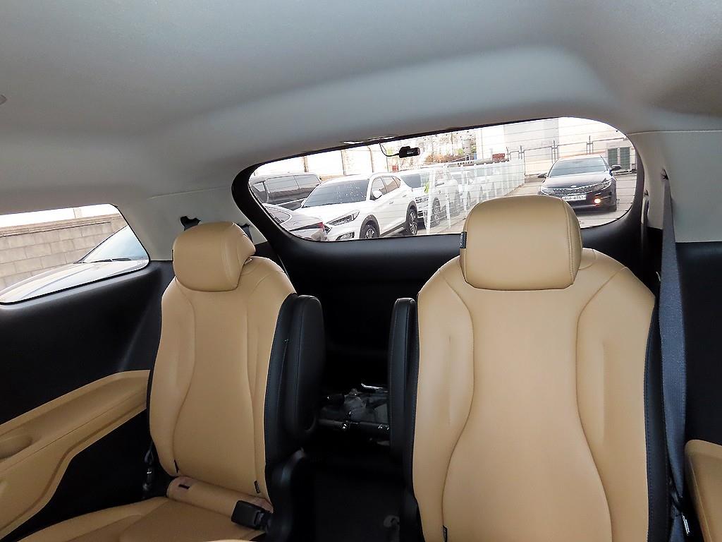 KIA Carnival - Vista 7