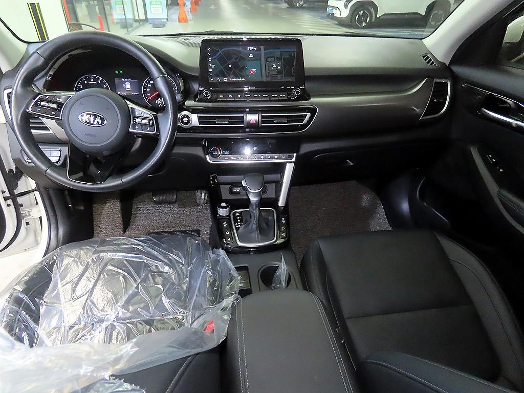 KIA Seltos - Vista 10