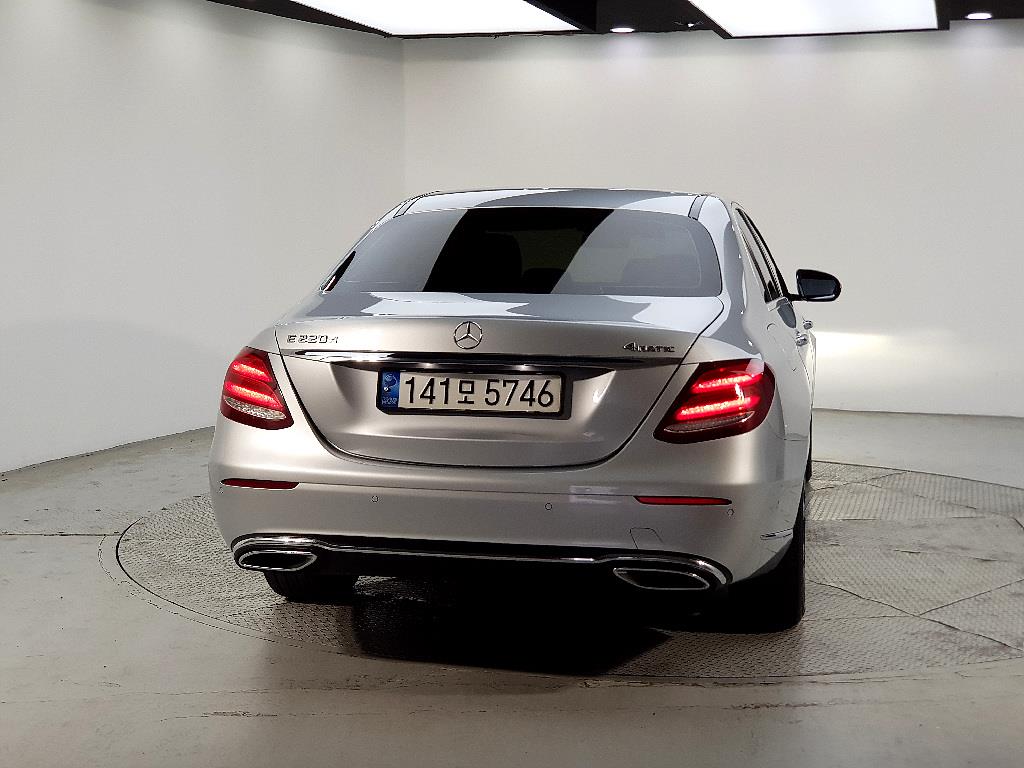 Mercedes Benz E class - Vista 3