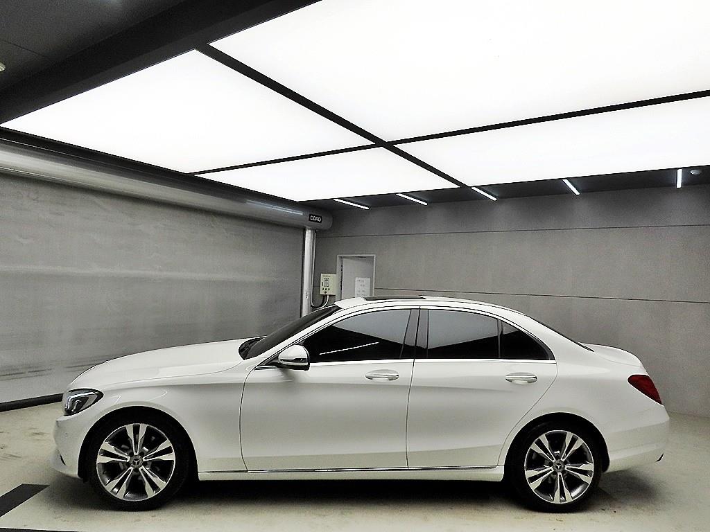 Mercedes Benz C Class - Vista 4