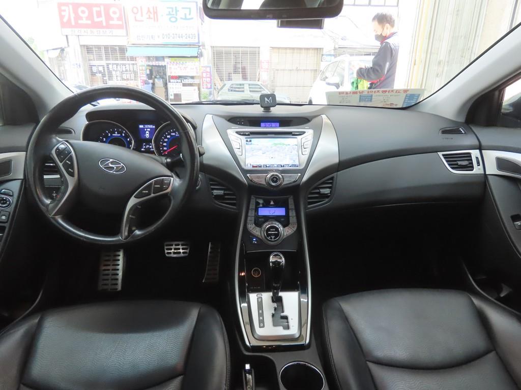 HYUNDAI Avante - Vista 7