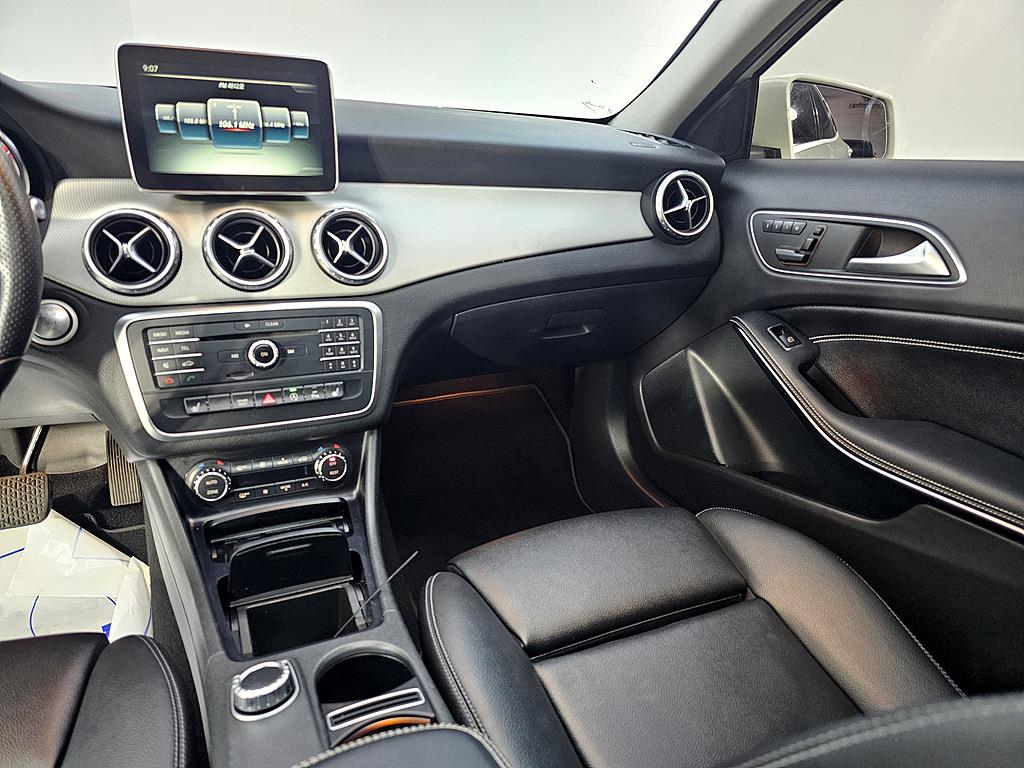 Mercedes Benz GLA Class - Vista 10