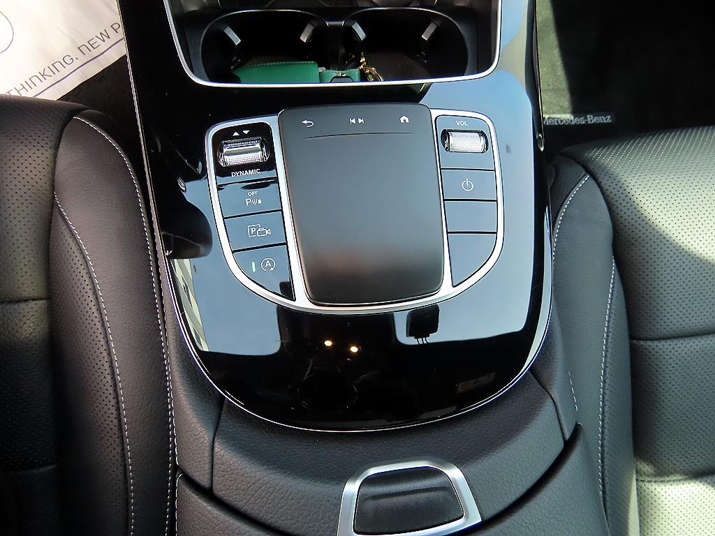 Mercedes Benz E class - Vista 12