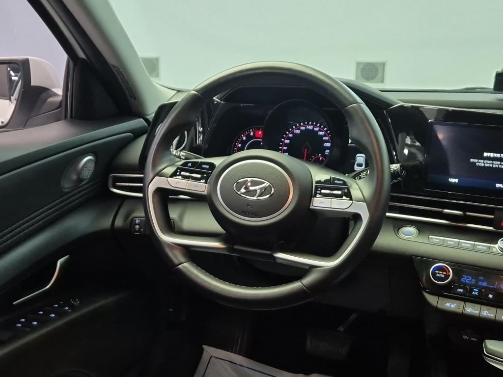 HYUNDAI Avante - Vista 9