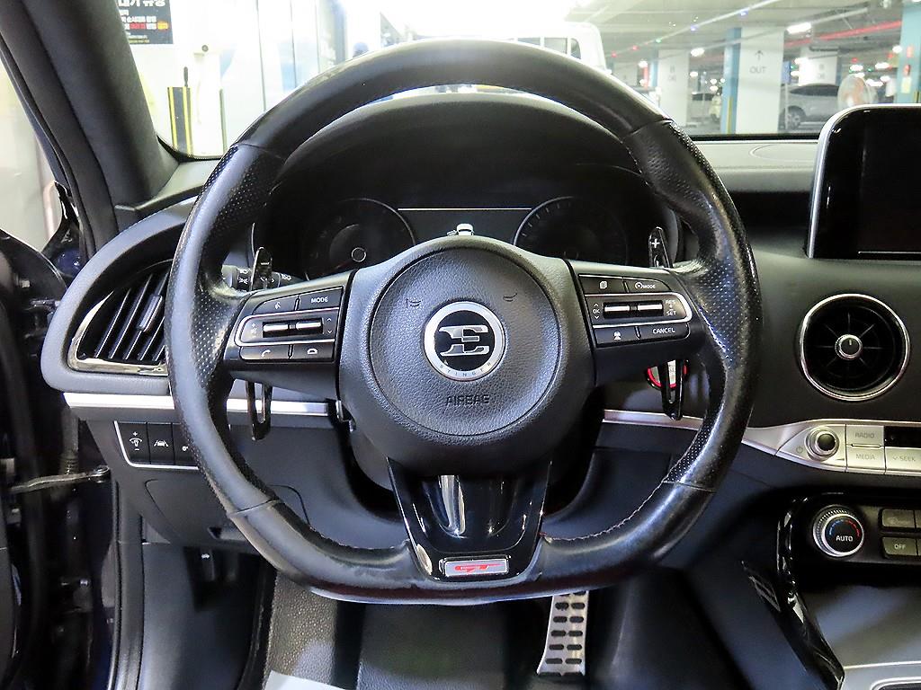 KIA Stinger - Vista 8