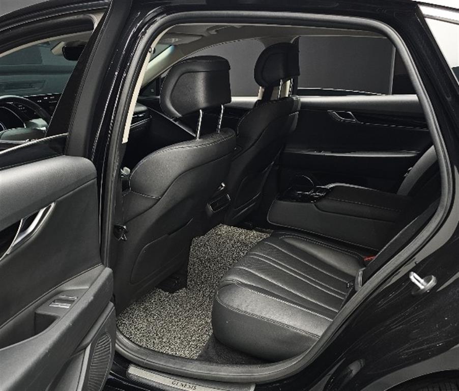 Genesis G80 - Vista 12