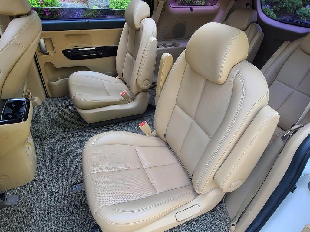 KIA Carnival - Vista 8