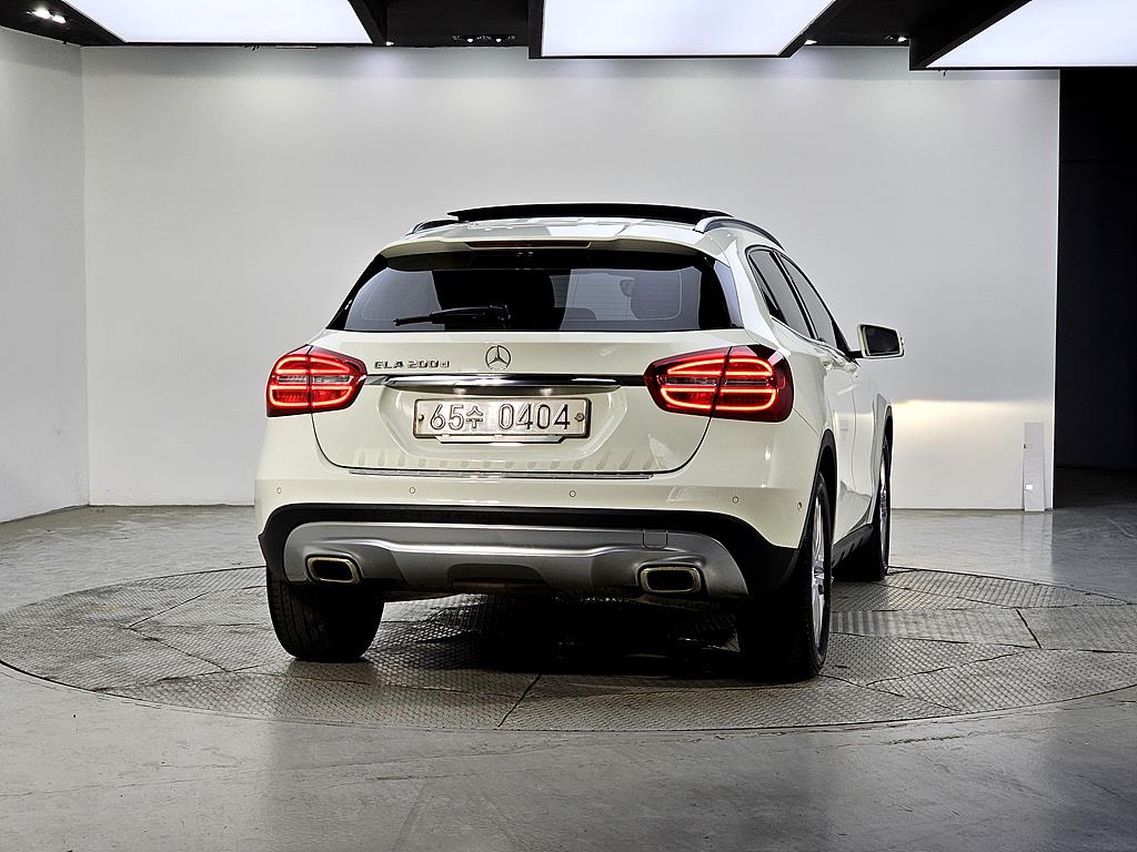 Mercedes Benz GLA Class - Vista 3