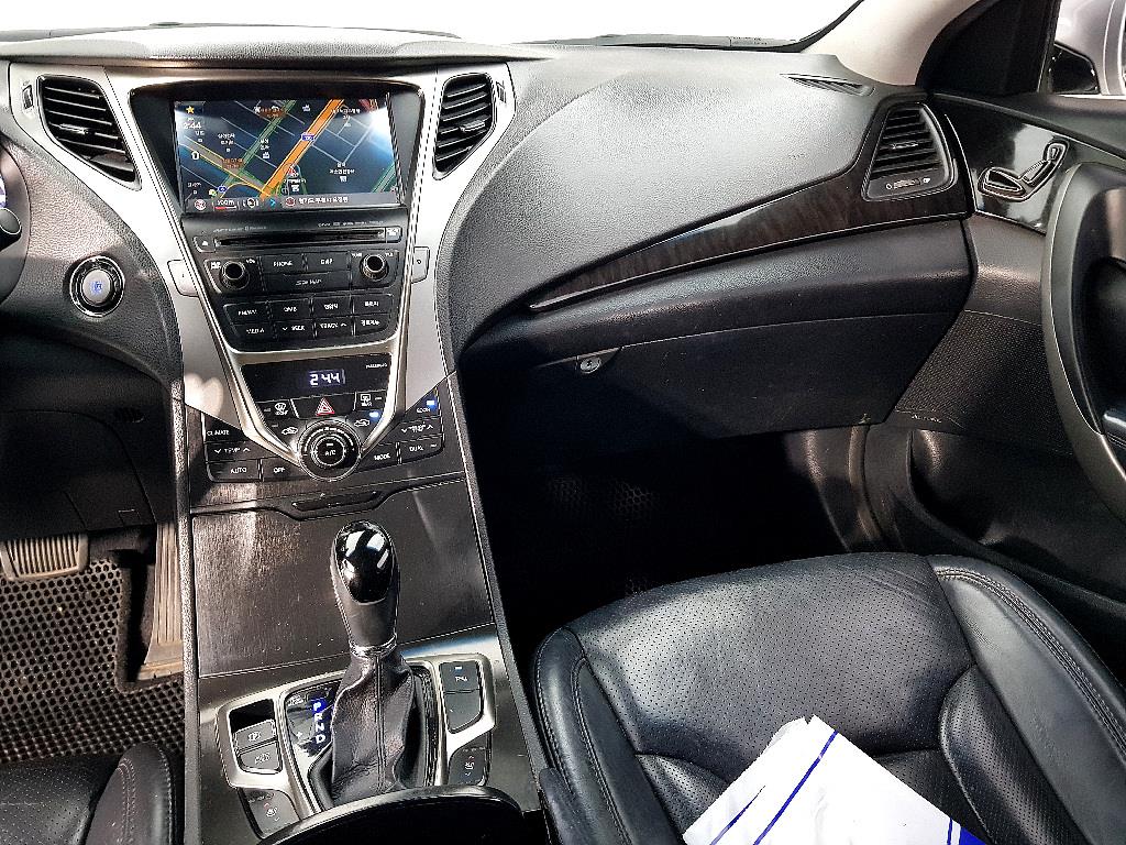 HYUNDAI Grandeur - Vista 10