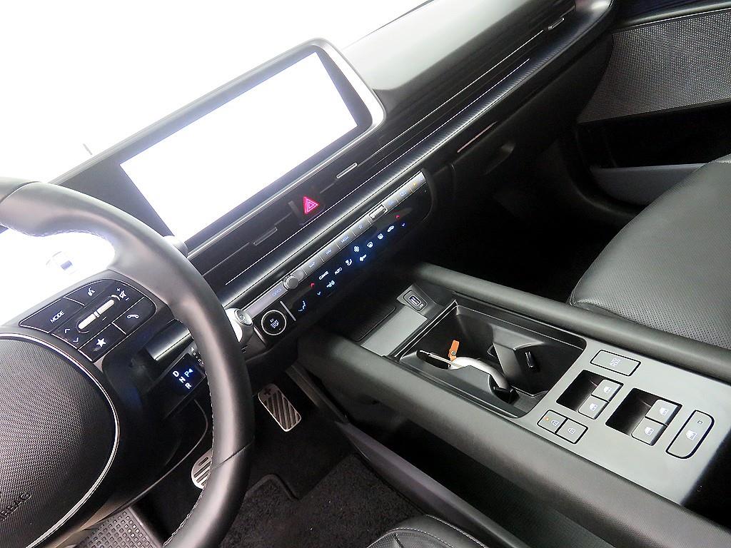 HYUNDAI Ioniq 6 - Vista 12
