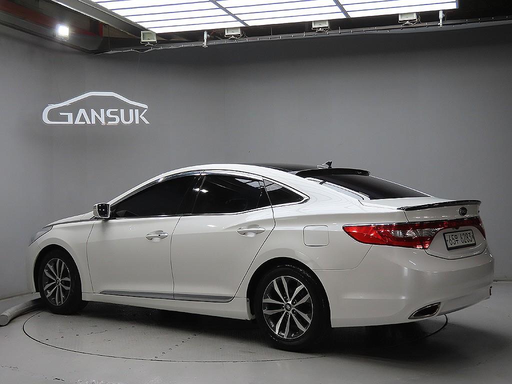HYUNDAI Grandeur - Vista 5