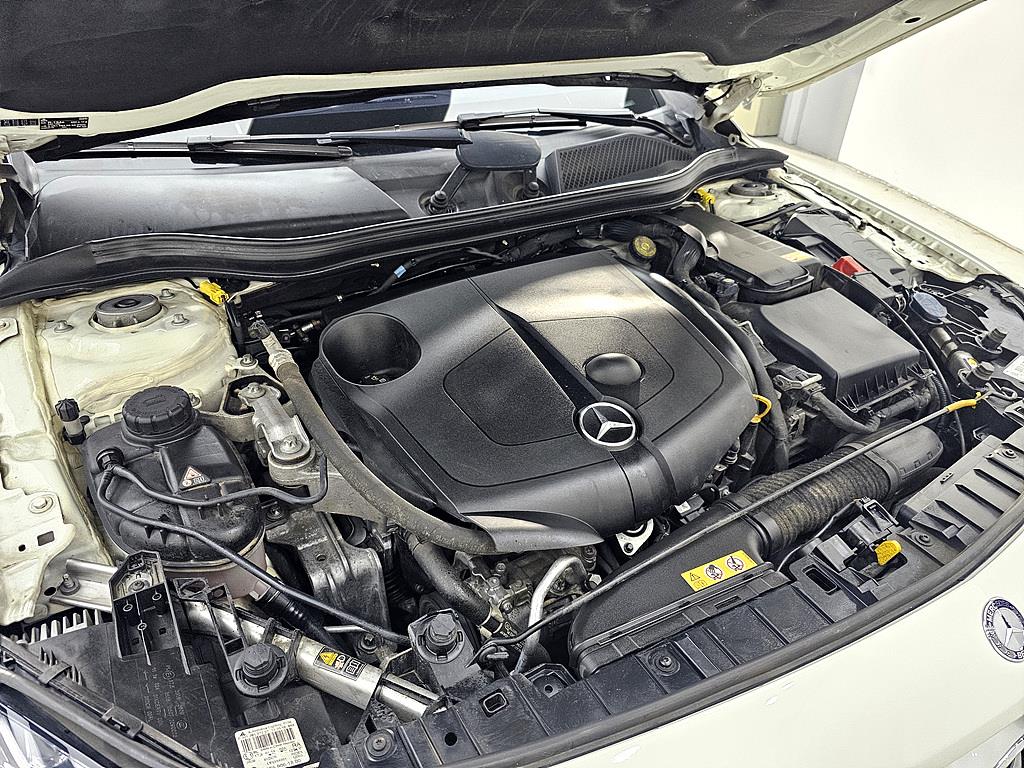Mercedes Benz GLA Class - Vista 6
