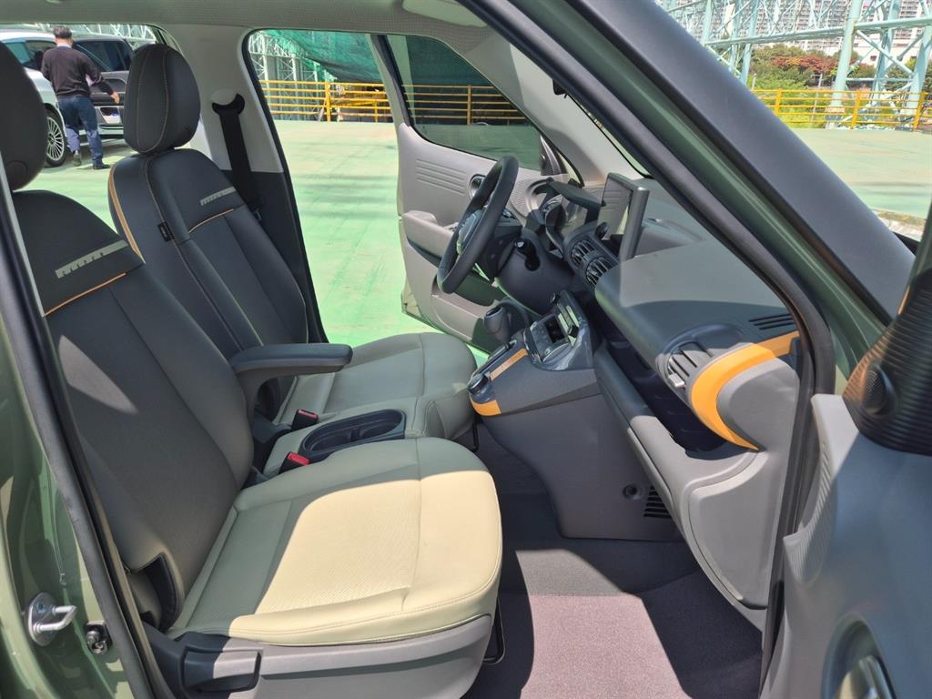 HYUNDAI Casper - Vista 9