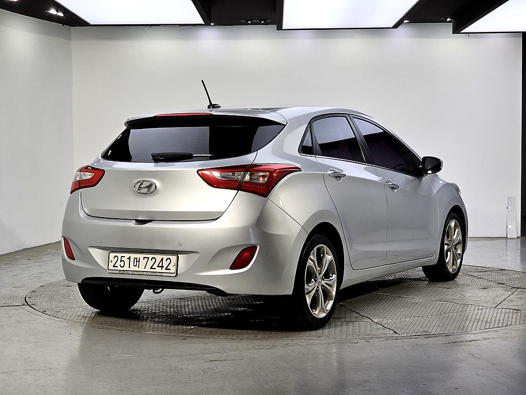 HYUNDAI i30 - Vista 4