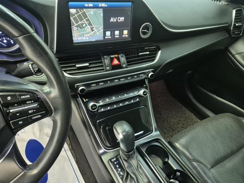 HYUNDAI Grandeur - Vista 9