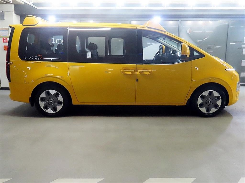 HYUNDAI Staria - Vista 3