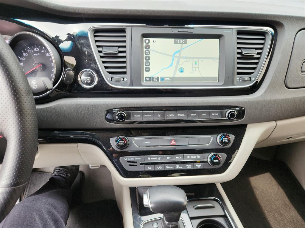 KIA Carnival - Vista 11