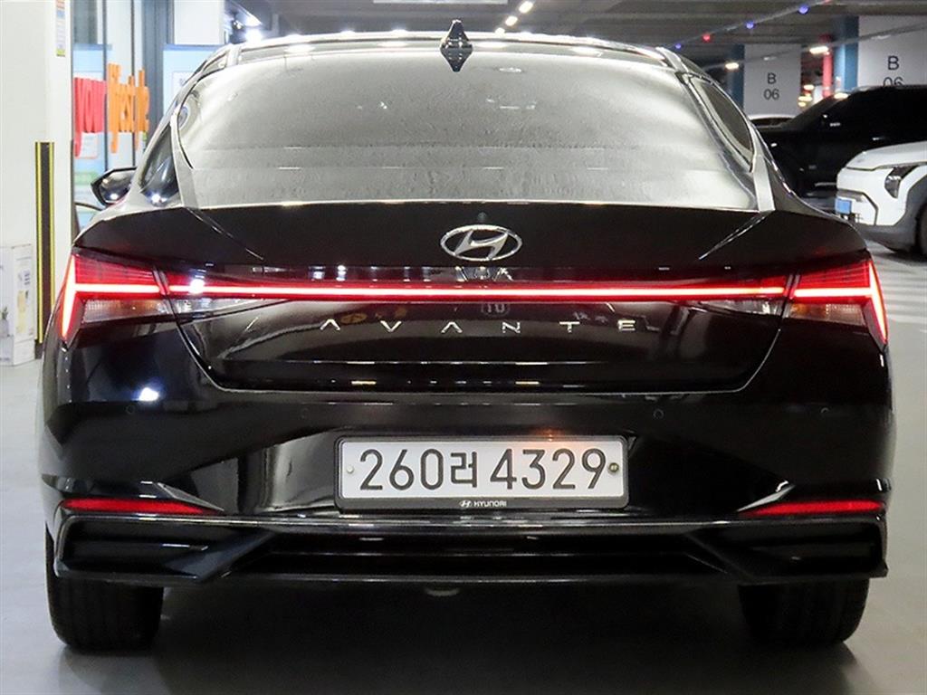 HYUNDAI Avante - Vista 5