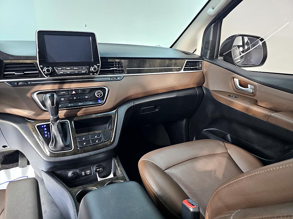 HYUNDAI Starex - Vista 10