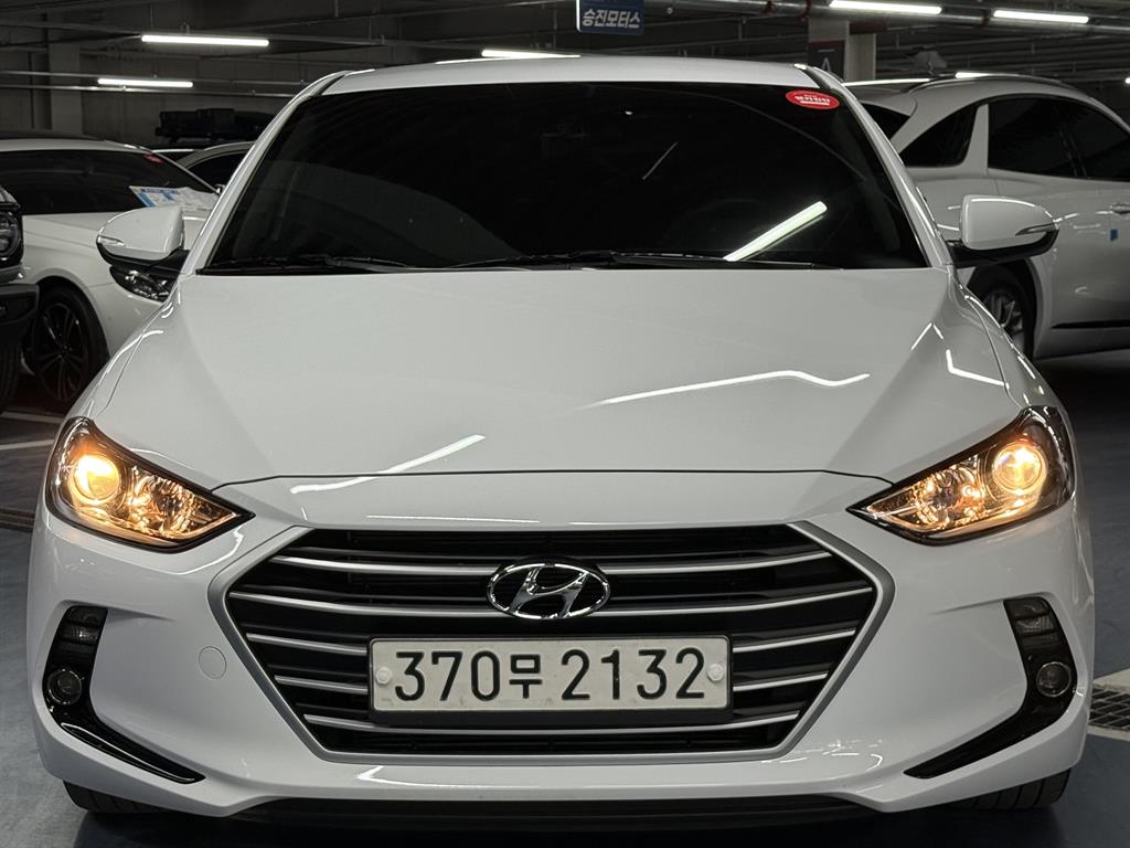 HYUNDAI Avante - Vista 2