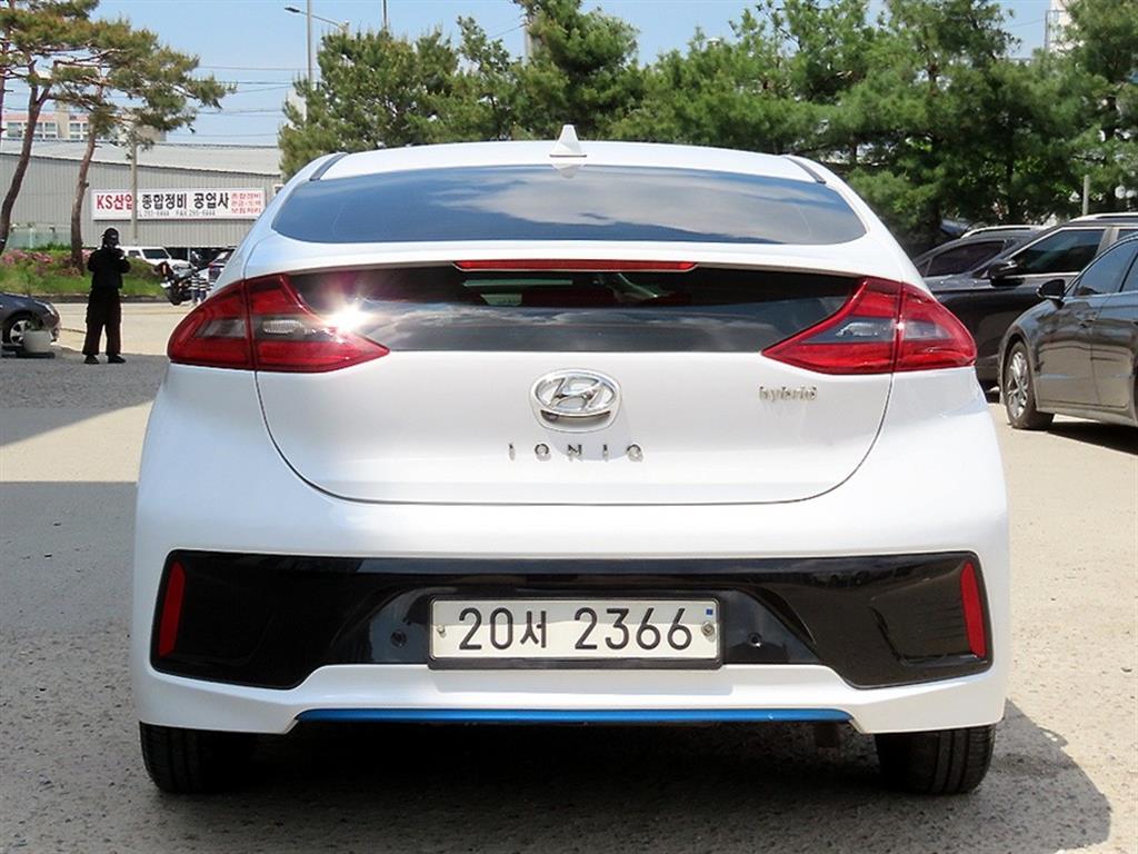 HYUNDAI Ioniq - Vista 4