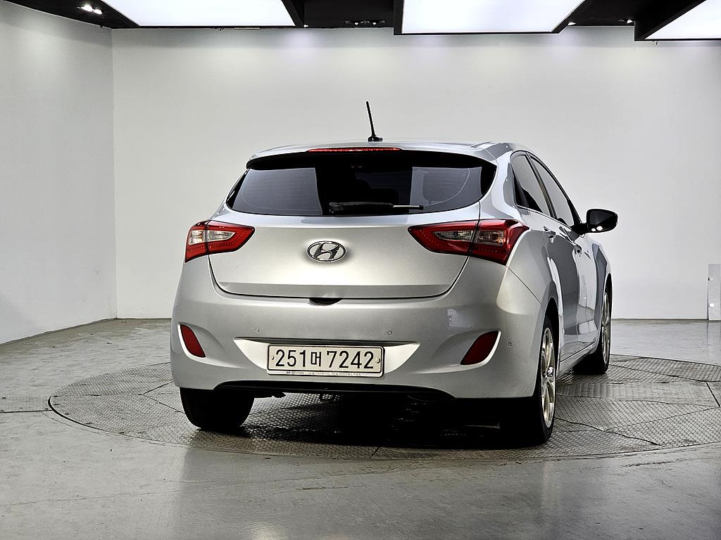 HYUNDAI i30 - Vista 3