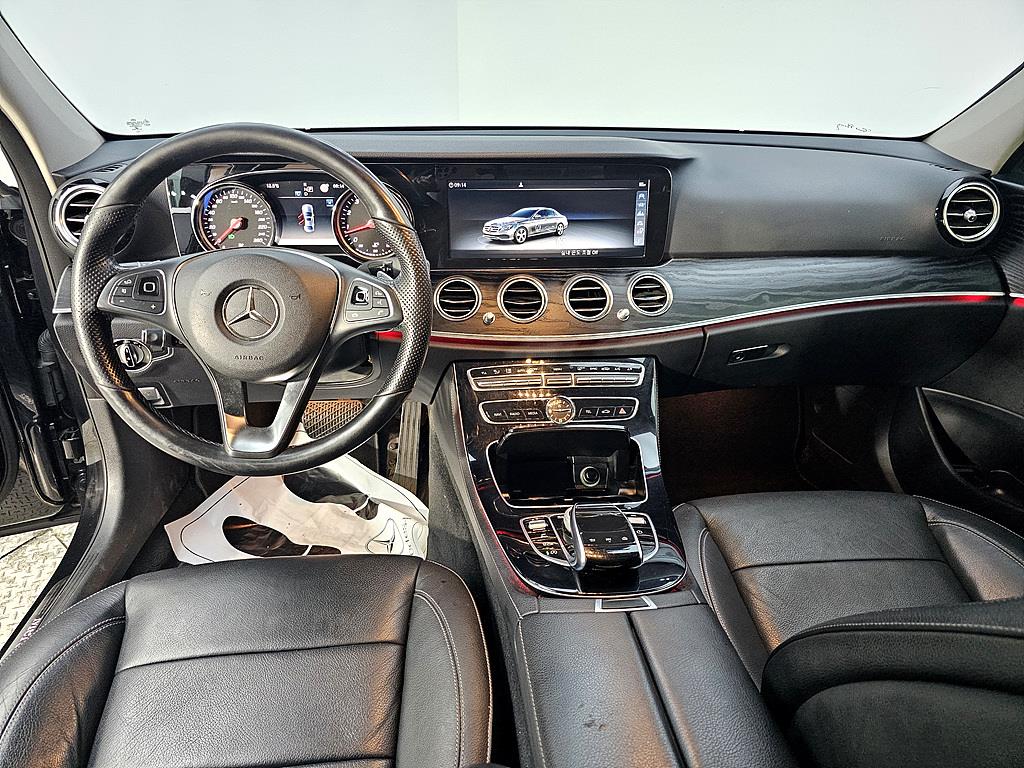 Mercedes Benz E class - Vista 5