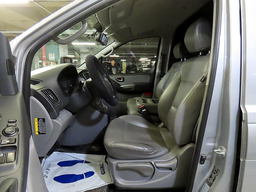 HYUNDAI Starex - Vista 6