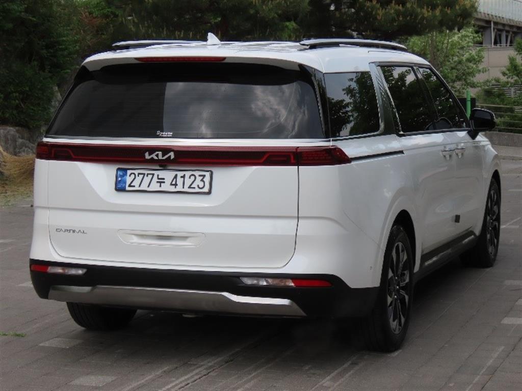 KIA Carnival - Vista 5