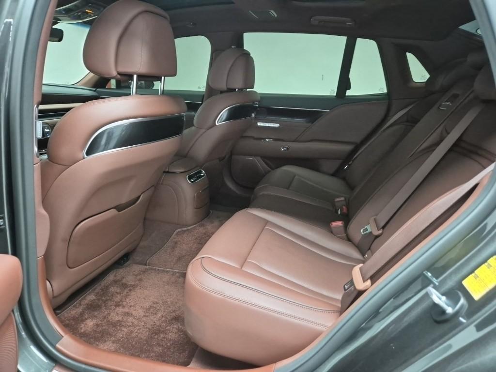 Genesis G90 - Vista 12