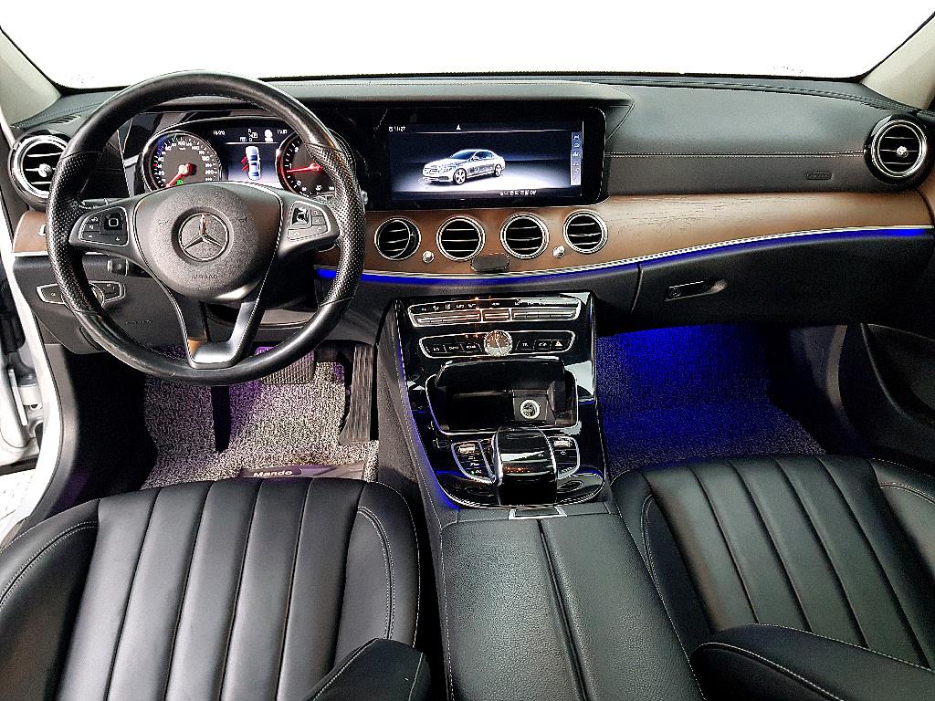 Mercedes Benz E class - Vista 5