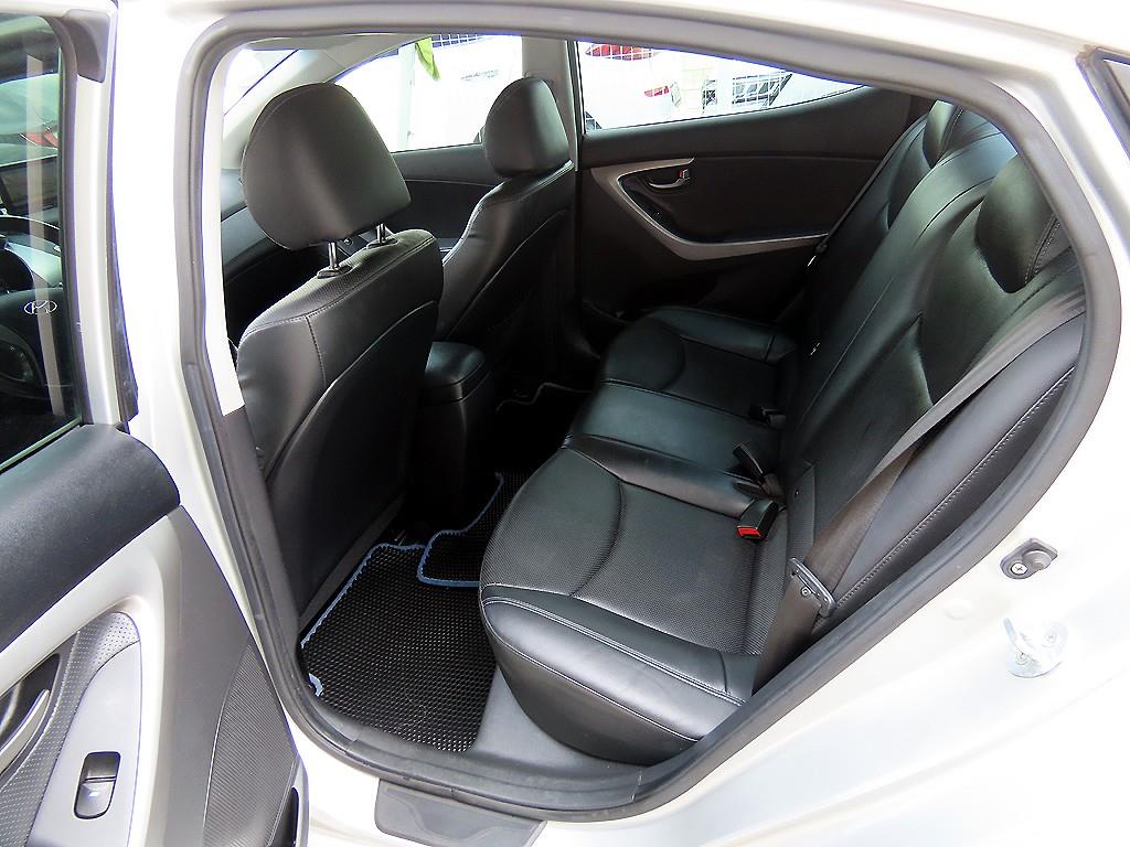 HYUNDAI Avante - Vista 6