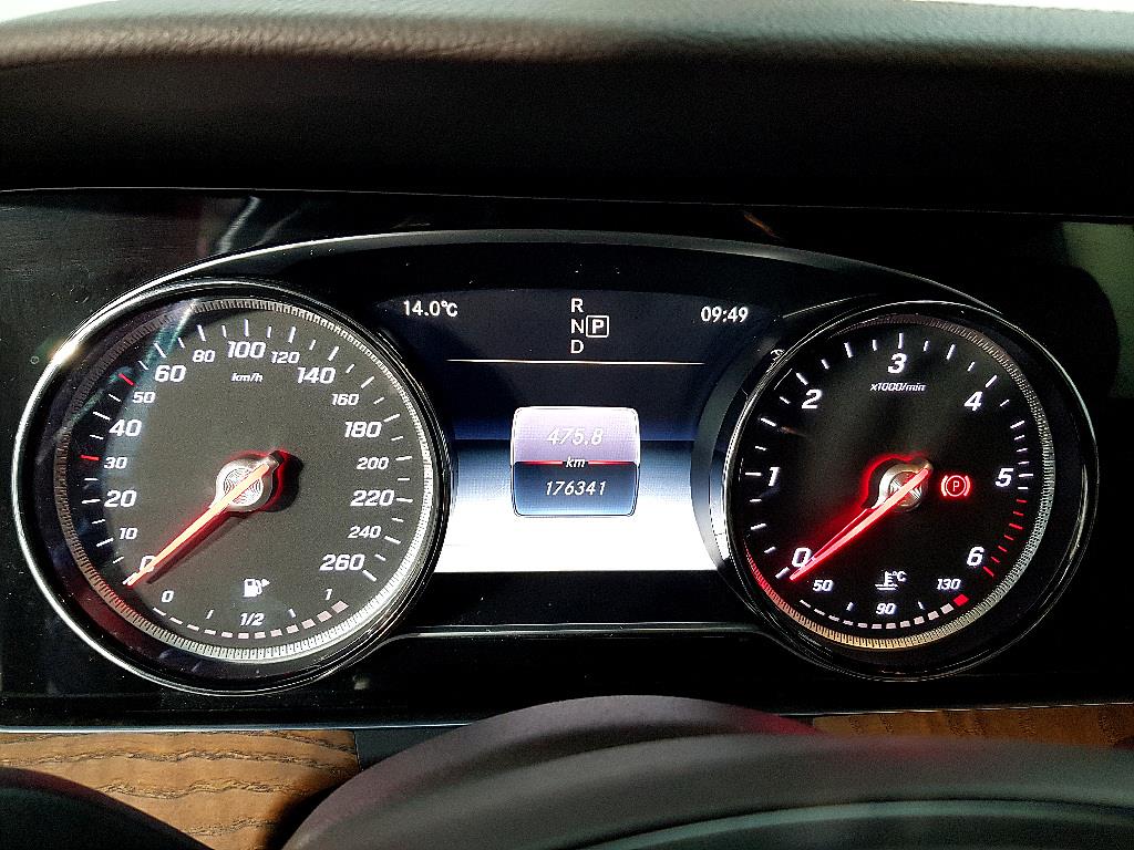 Mercedes Benz E class - Vista 7