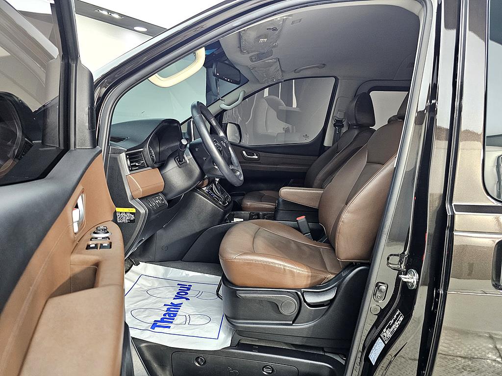 HYUNDAI Starex - Vista 8