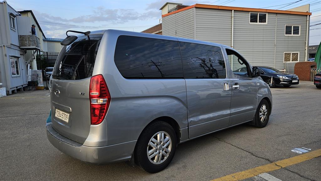 HYUNDAI Starex - Vista 4