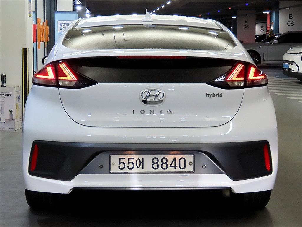 HYUNDAI Ioniq - Vista 5