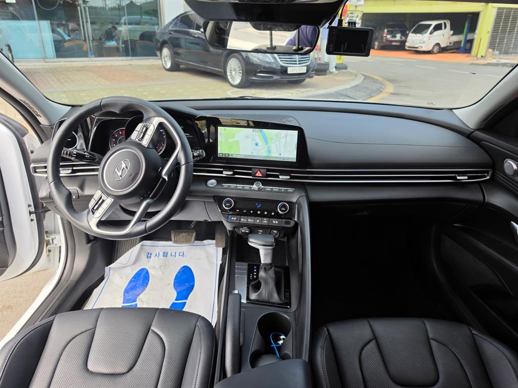 HYUNDAI Avante - Vista 12