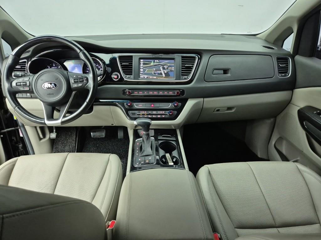KIA Carnival - Vista 5