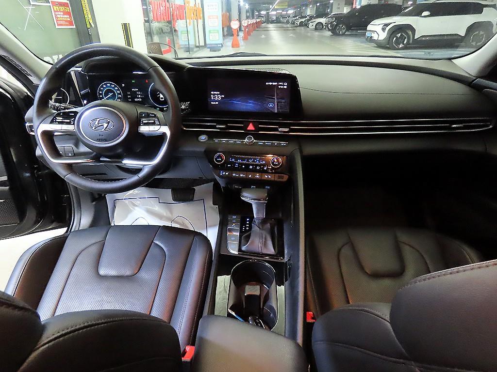 HYUNDAI Avante - Vista 10