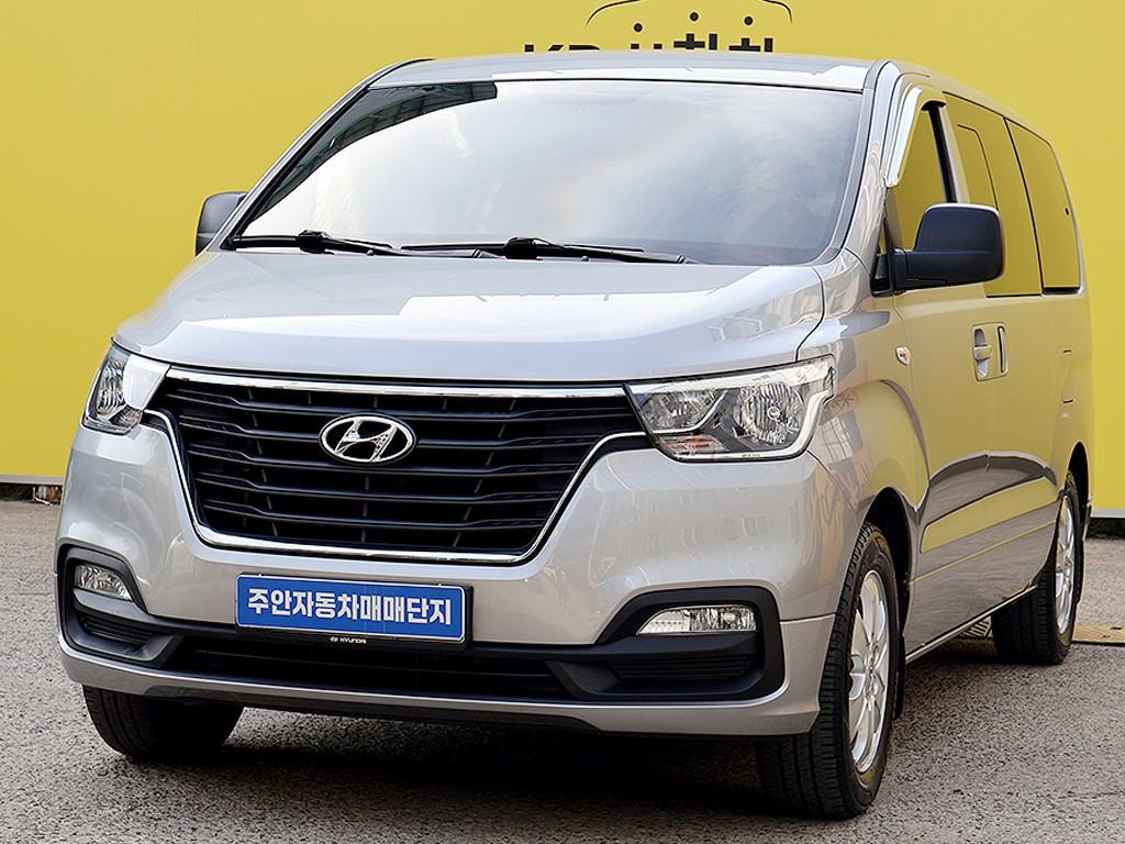 HYUNDAI Starex - Vista 3