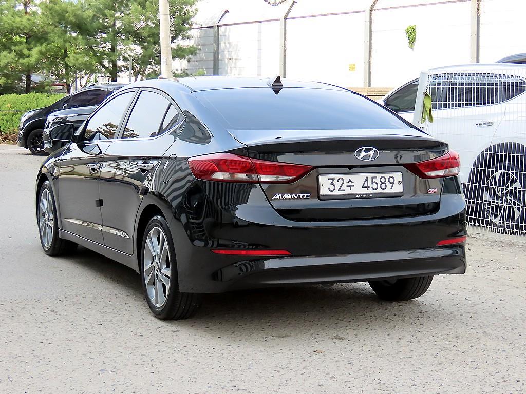 HYUNDAI Avante - Vista 3