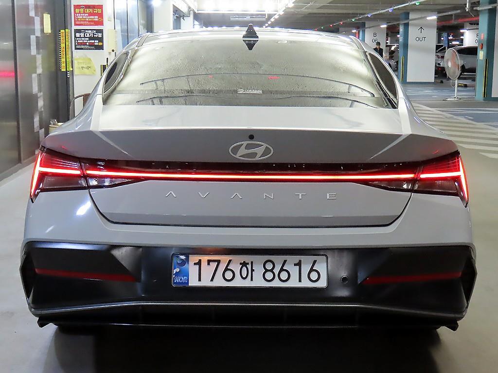 HYUNDAI Avante - Vista 5