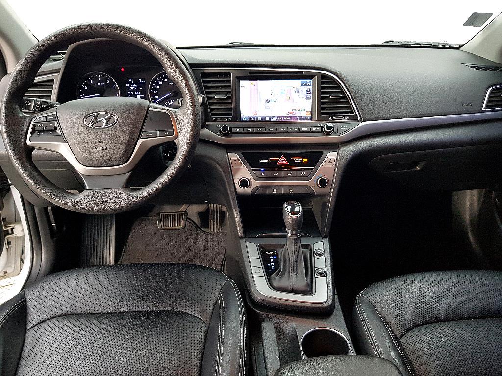 HYUNDAI Avante - Vista 5