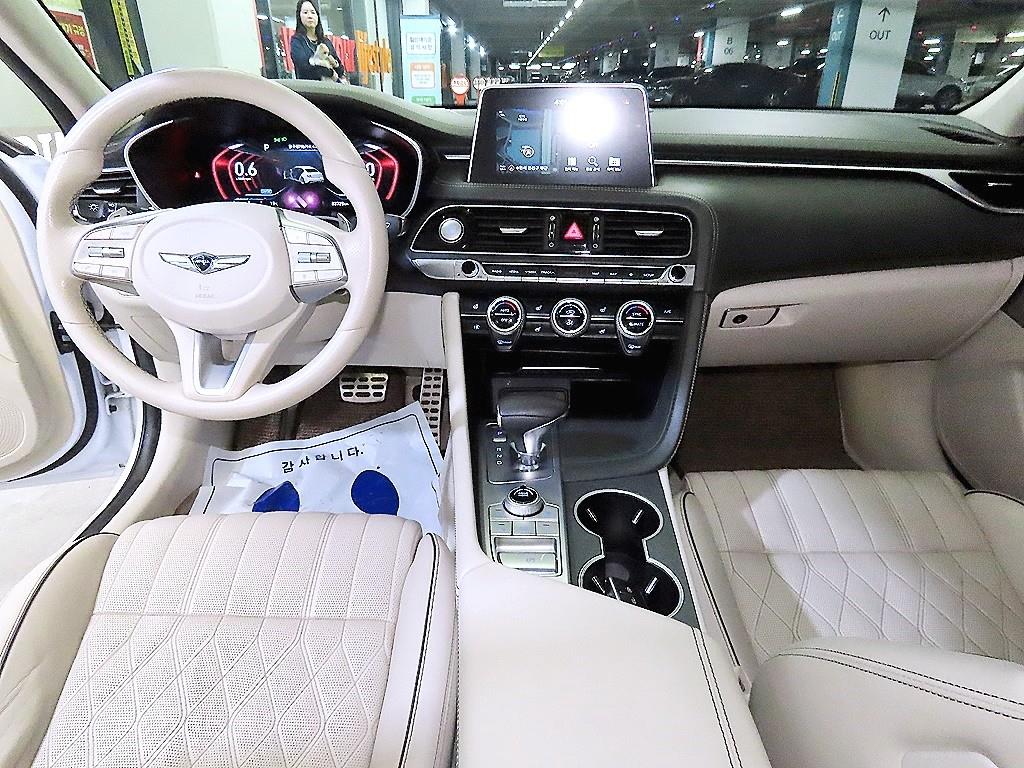 Genesis G70 - Vista 10