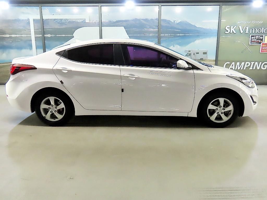 HYUNDAI Avante - Vista 3