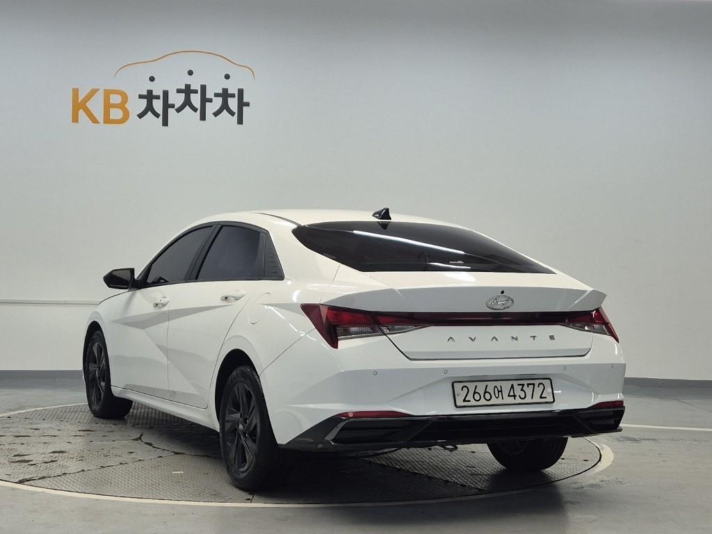 HYUNDAI Avante - Vista 2