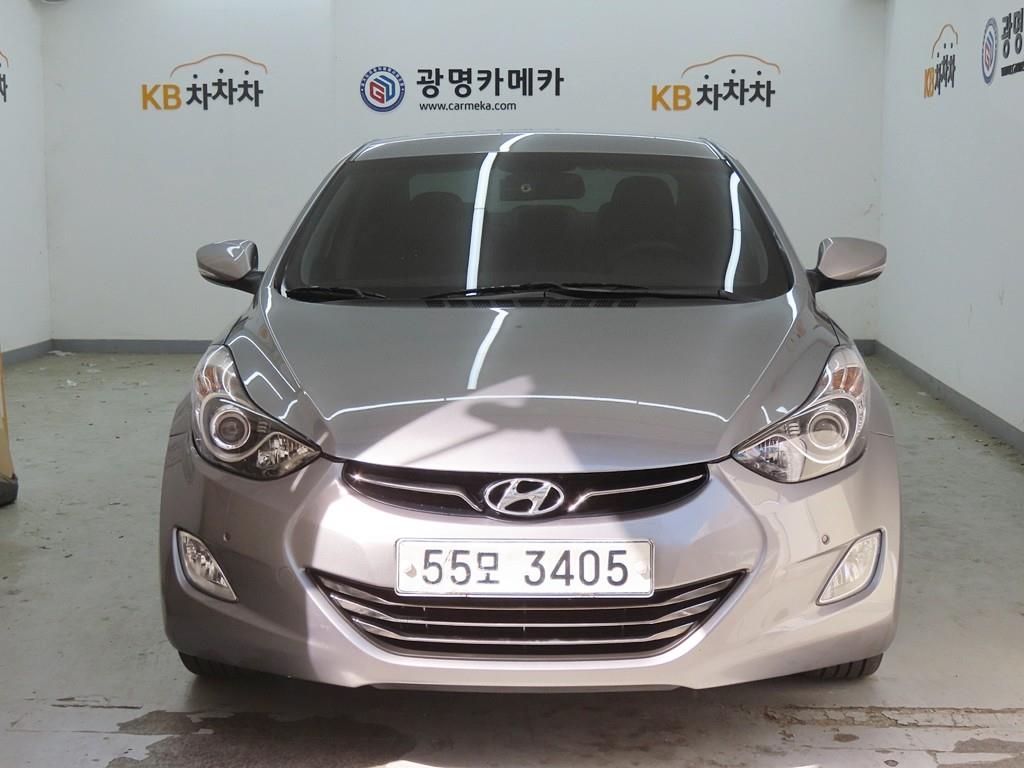 HYUNDAI Avante - Vista 2