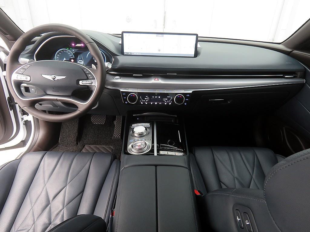 Genesis G80 - Vista 8