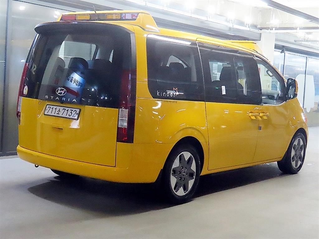 HYUNDAI Staria - Vista 4